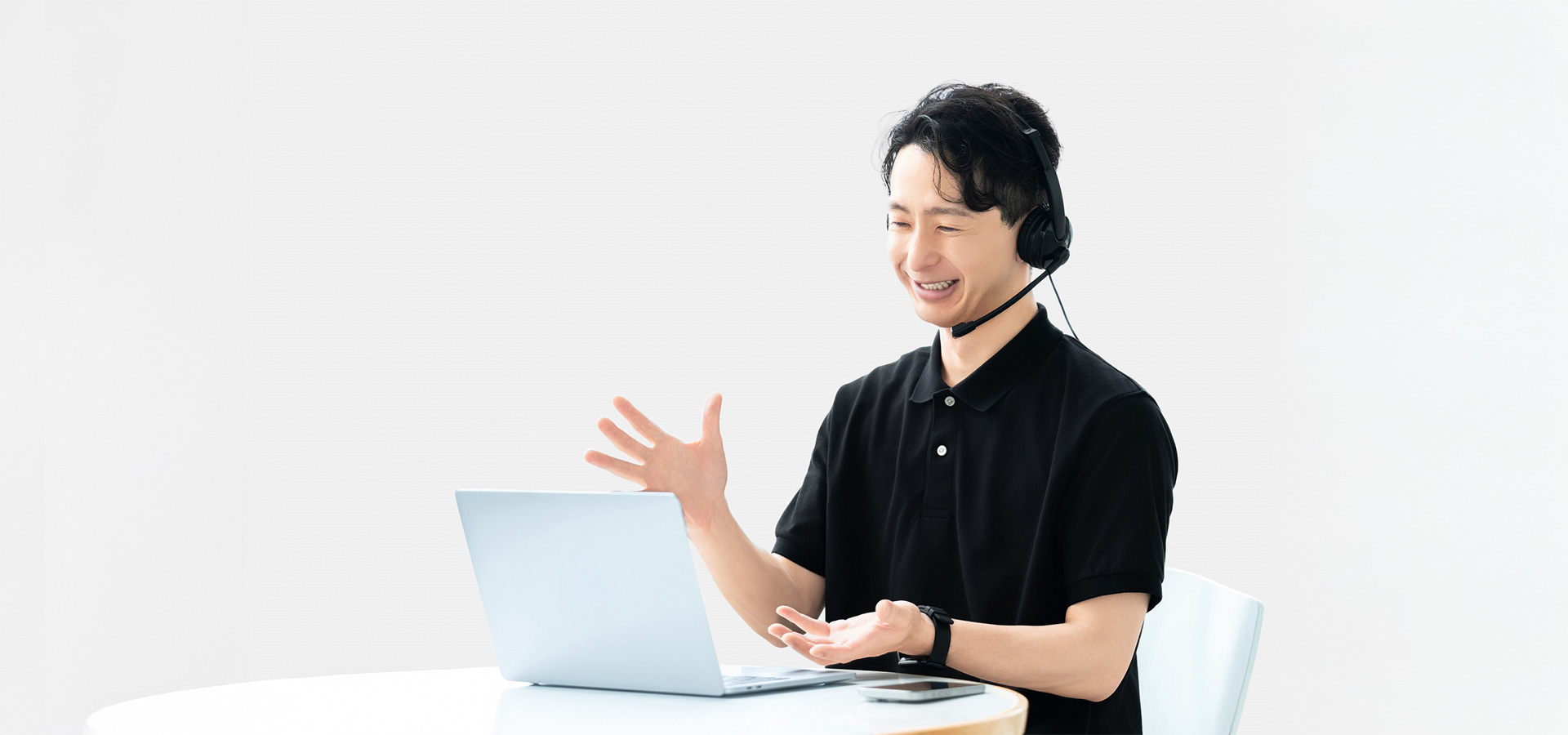 商談成立で笑顔のビジネスマン